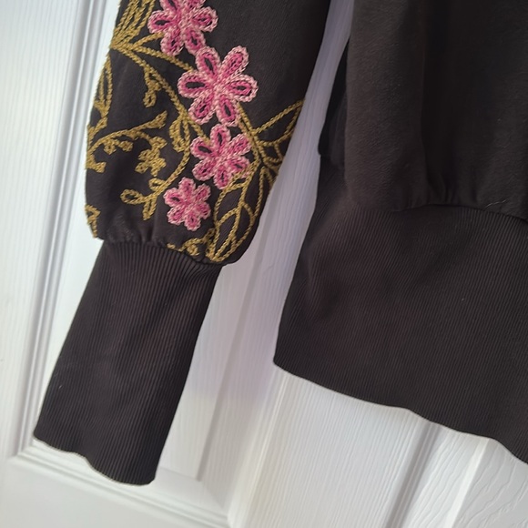 Anthropologie Floral Embroidered Sweatshirt Top Black Pink Flowers XS - Picture 7 of 12